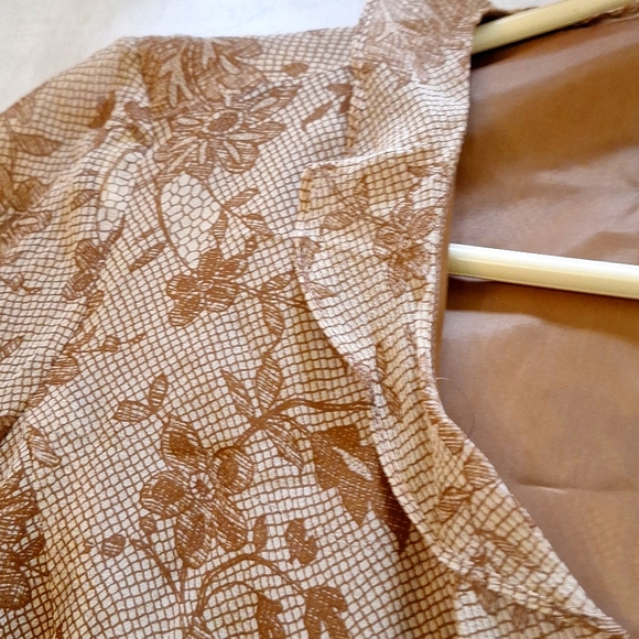 3/$20-Silk Boho Floral Blouse, Gold, Ruffles, Long Sleeves, ICE brand - Picture 13 of 13